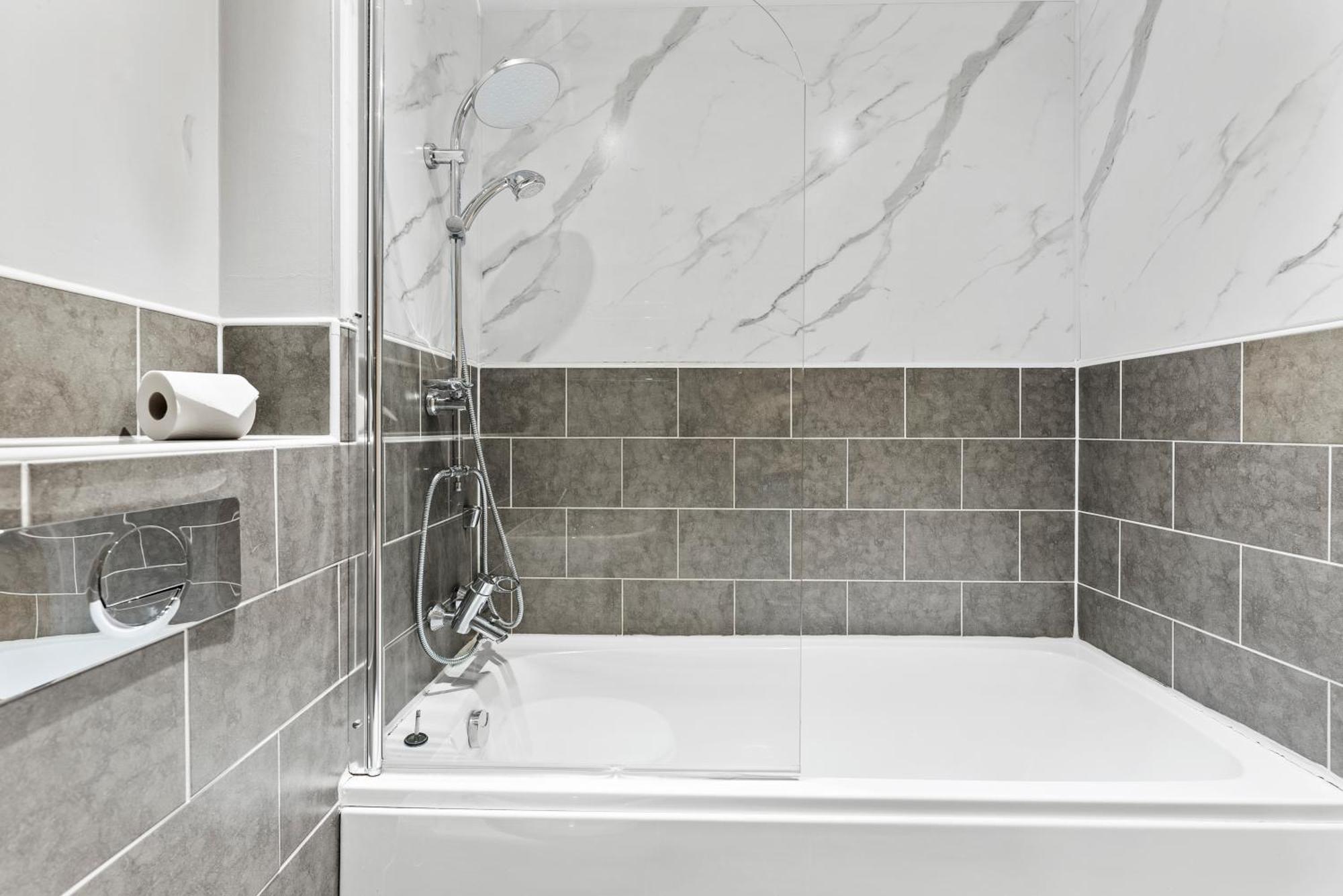 30 Percent Off! Lovely Yorkshire Duplex - Sleeps 6 - Netflix Dewsbury Bagian luar foto
