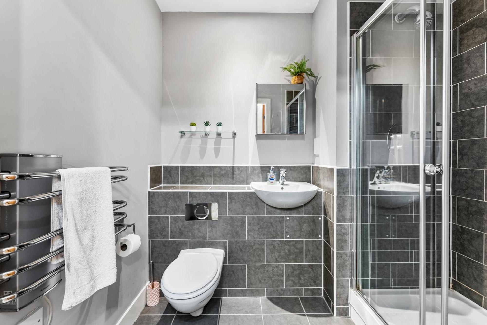 30 Percent Off! Lovely Yorkshire Duplex - Sleeps 6 - Netflix Dewsbury Bagian luar foto