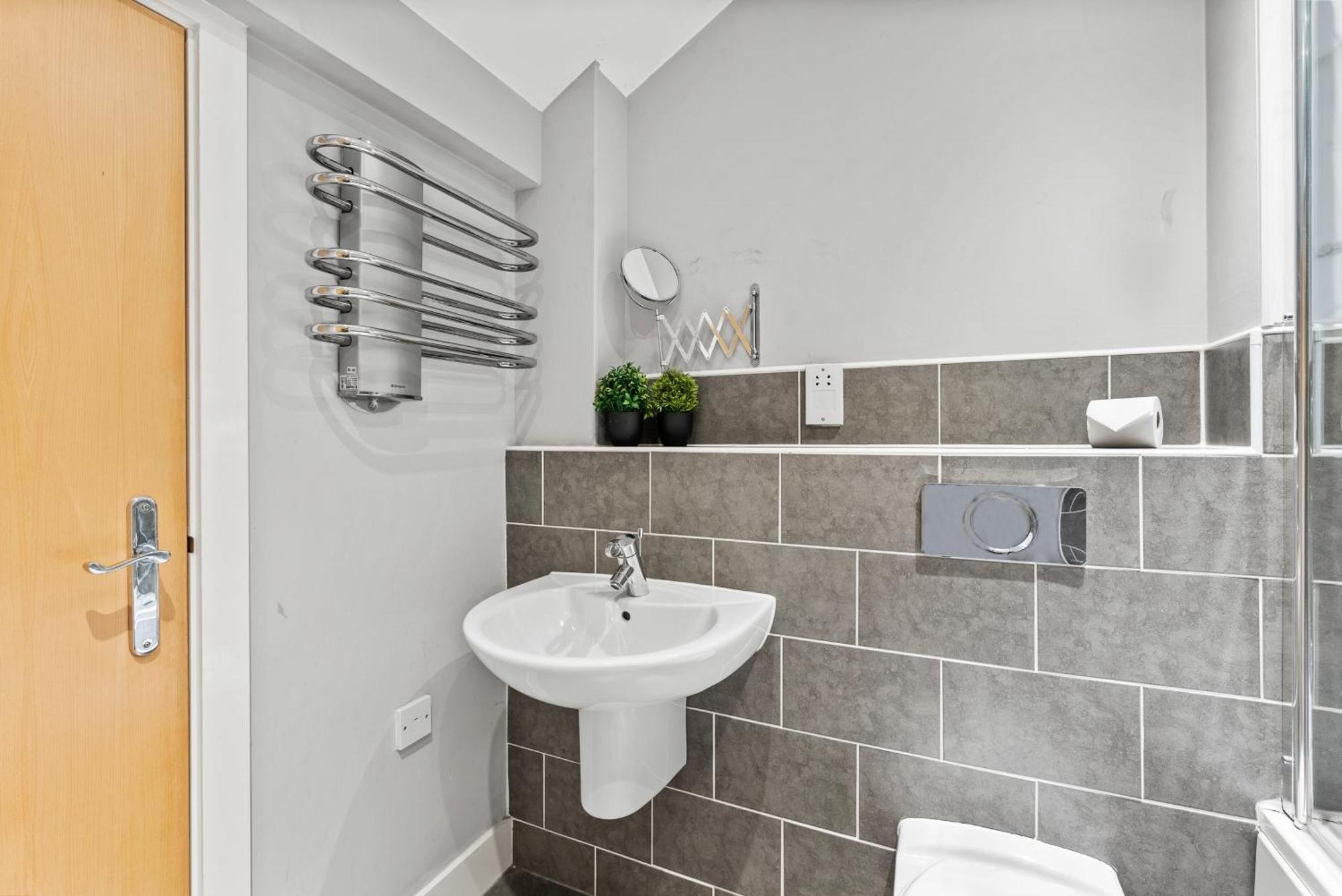 30 Percent Off! Lovely Yorkshire Duplex - Sleeps 6 - Netflix Dewsbury Bagian luar foto