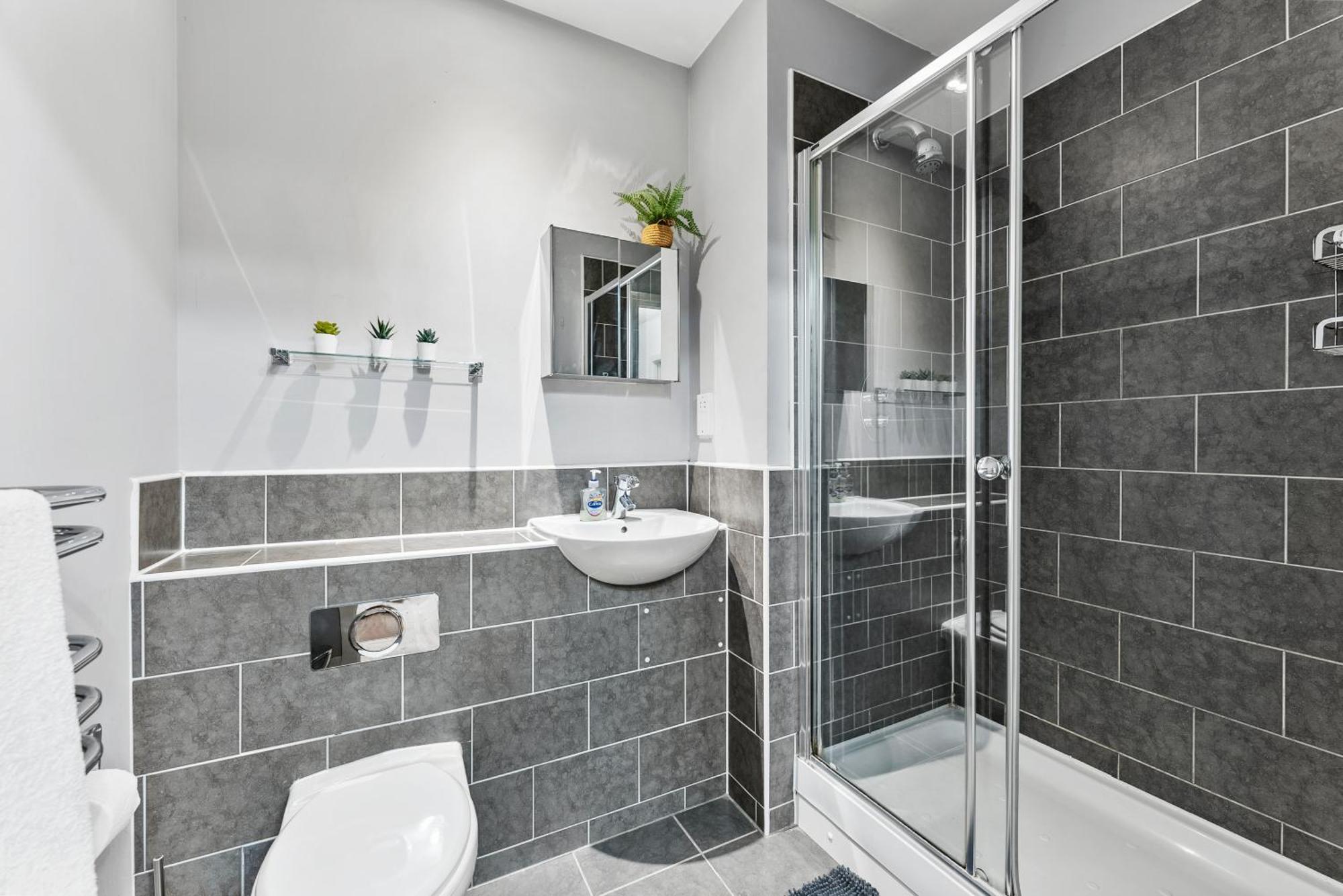 30 Percent Off! Lovely Yorkshire Duplex - Sleeps 6 - Netflix Dewsbury Bagian luar foto